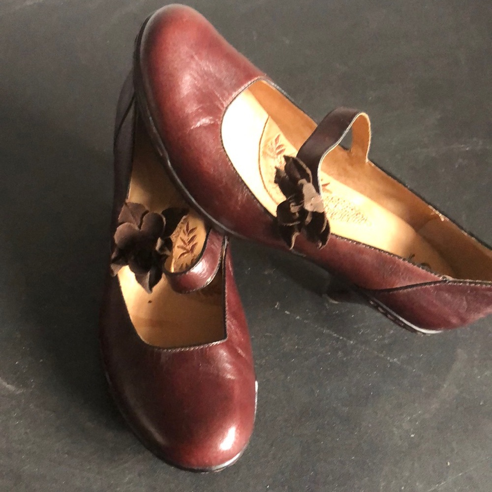 Sofft tobacco brown shoes gently used size 8